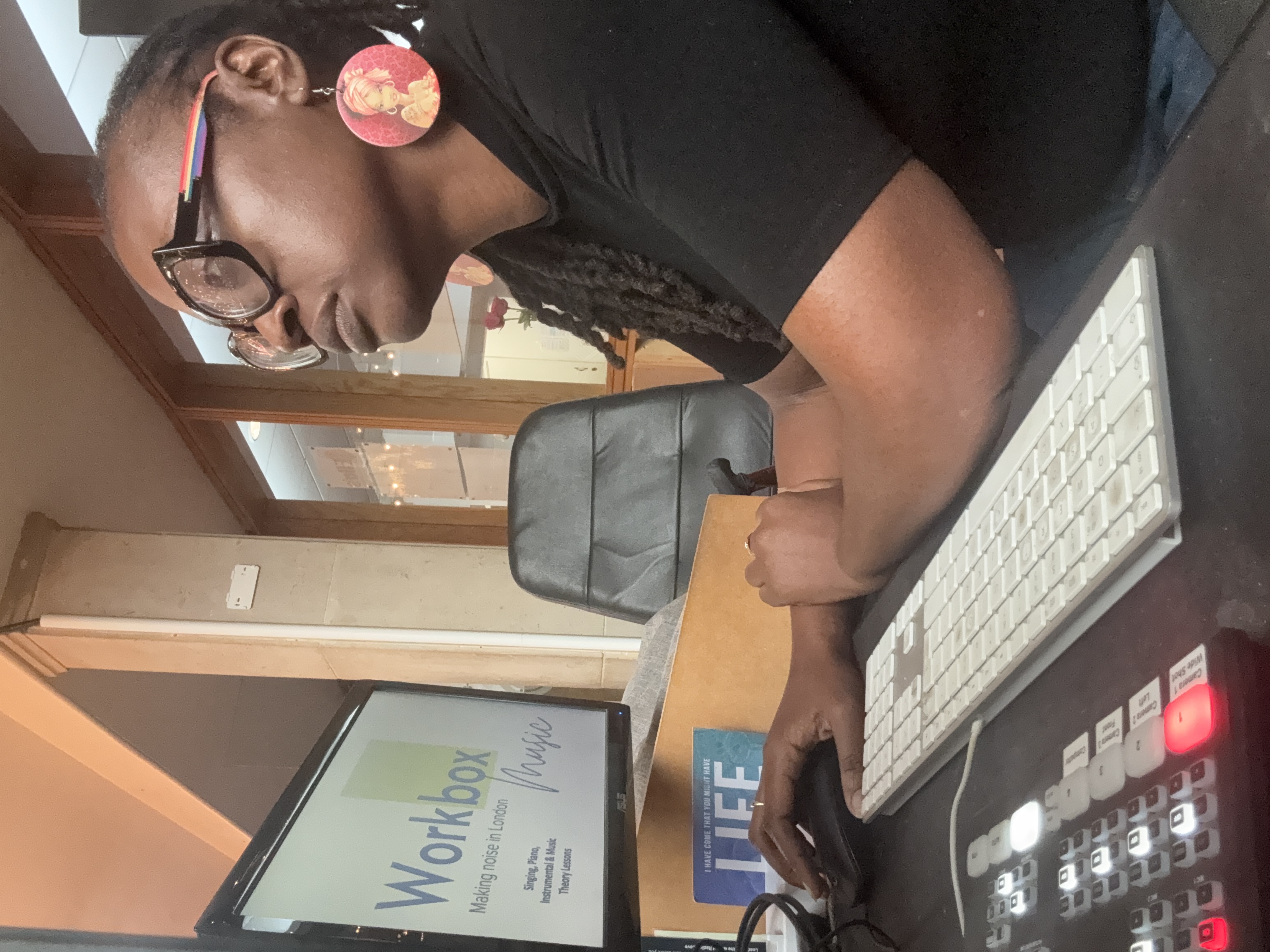 Leticia managing live stream